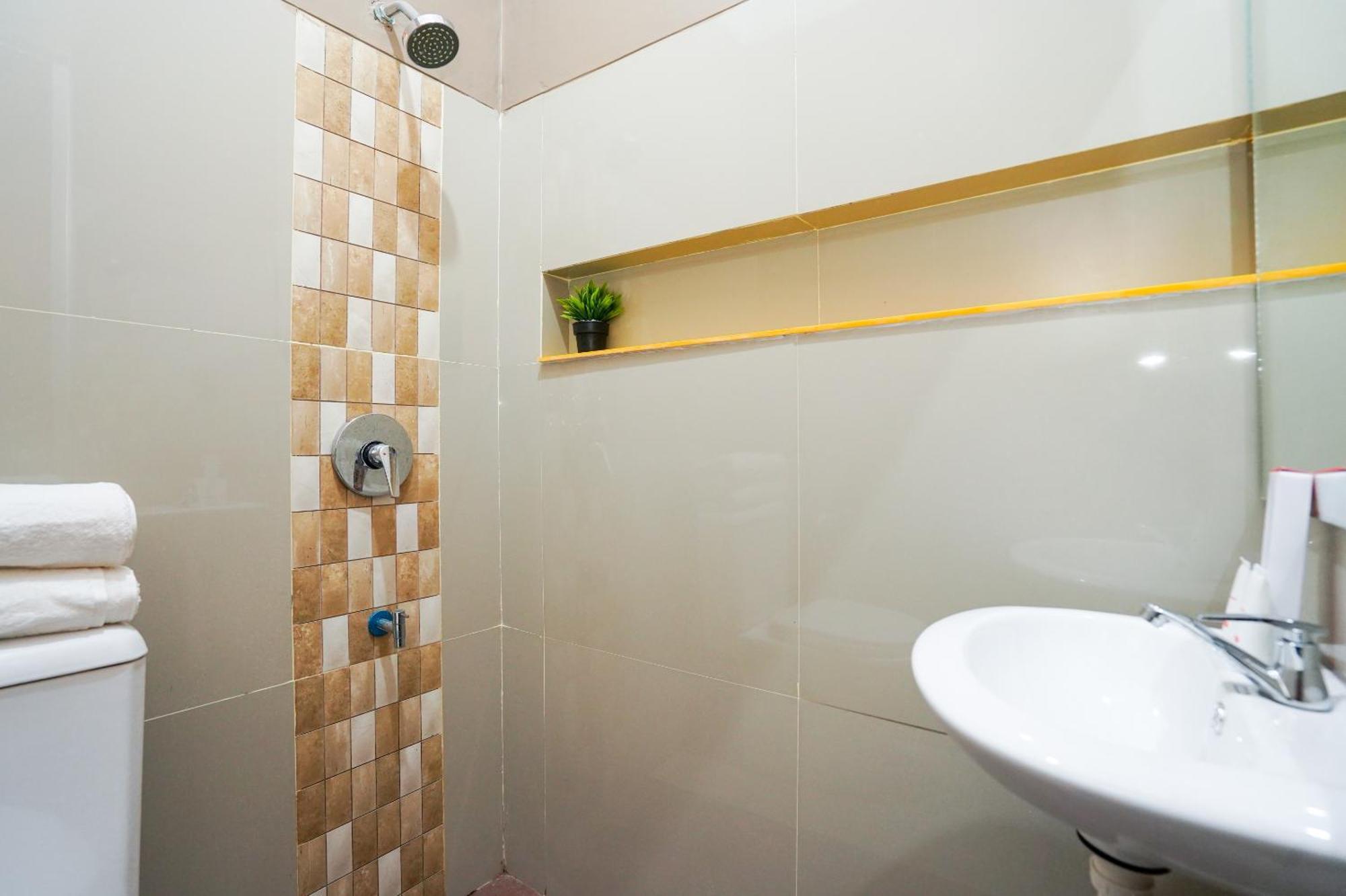 Hotel O Surabaya Near Surabaya Town Square Formerly Kupang Gunung Residence Экстерьер фото