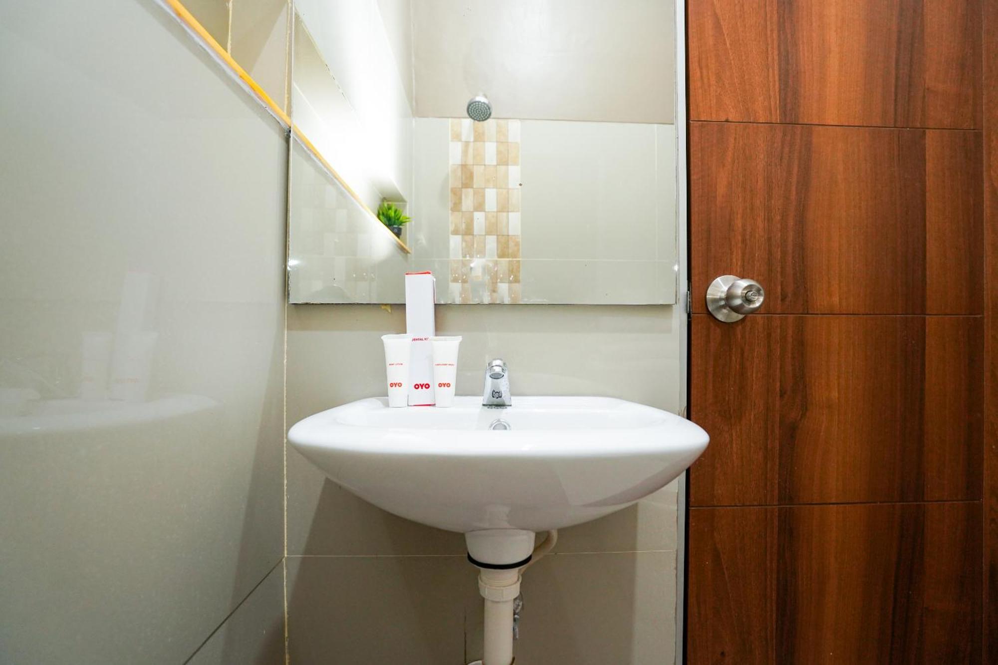 Hotel O Surabaya Near Surabaya Town Square Formerly Kupang Gunung Residence Экстерьер фото